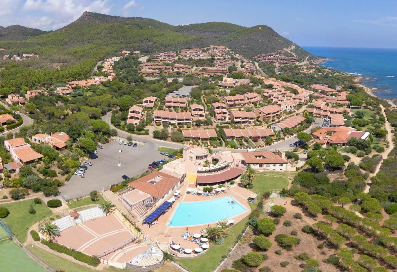 Residence Il Borgo Di Porto Corallo Виллапутцу Экстерьер фото