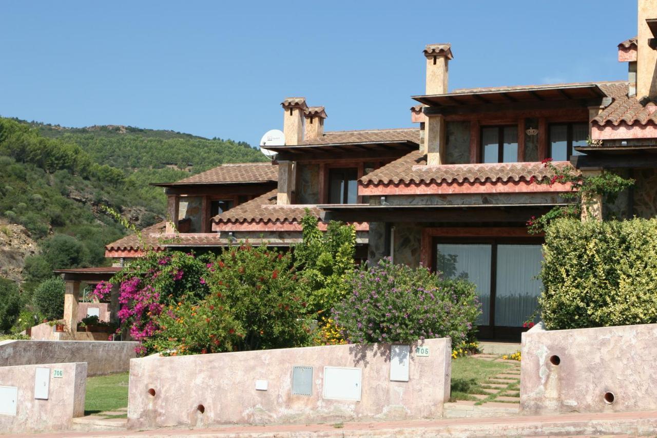 Residence Il Borgo Di Porto Corallo Виллапутцу Экстерьер фото