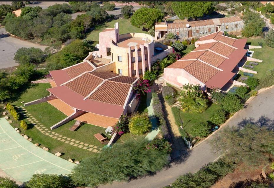 Residence Il Borgo Di Porto Corallo Виллапутцу Экстерьер фото