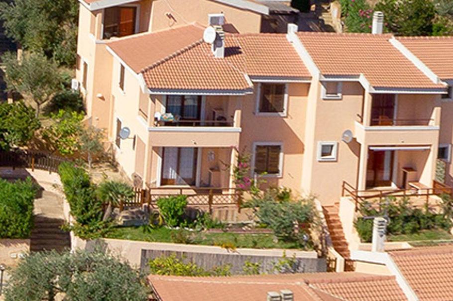 Residence Il Borgo Di Porto Corallo Виллапутцу Экстерьер фото