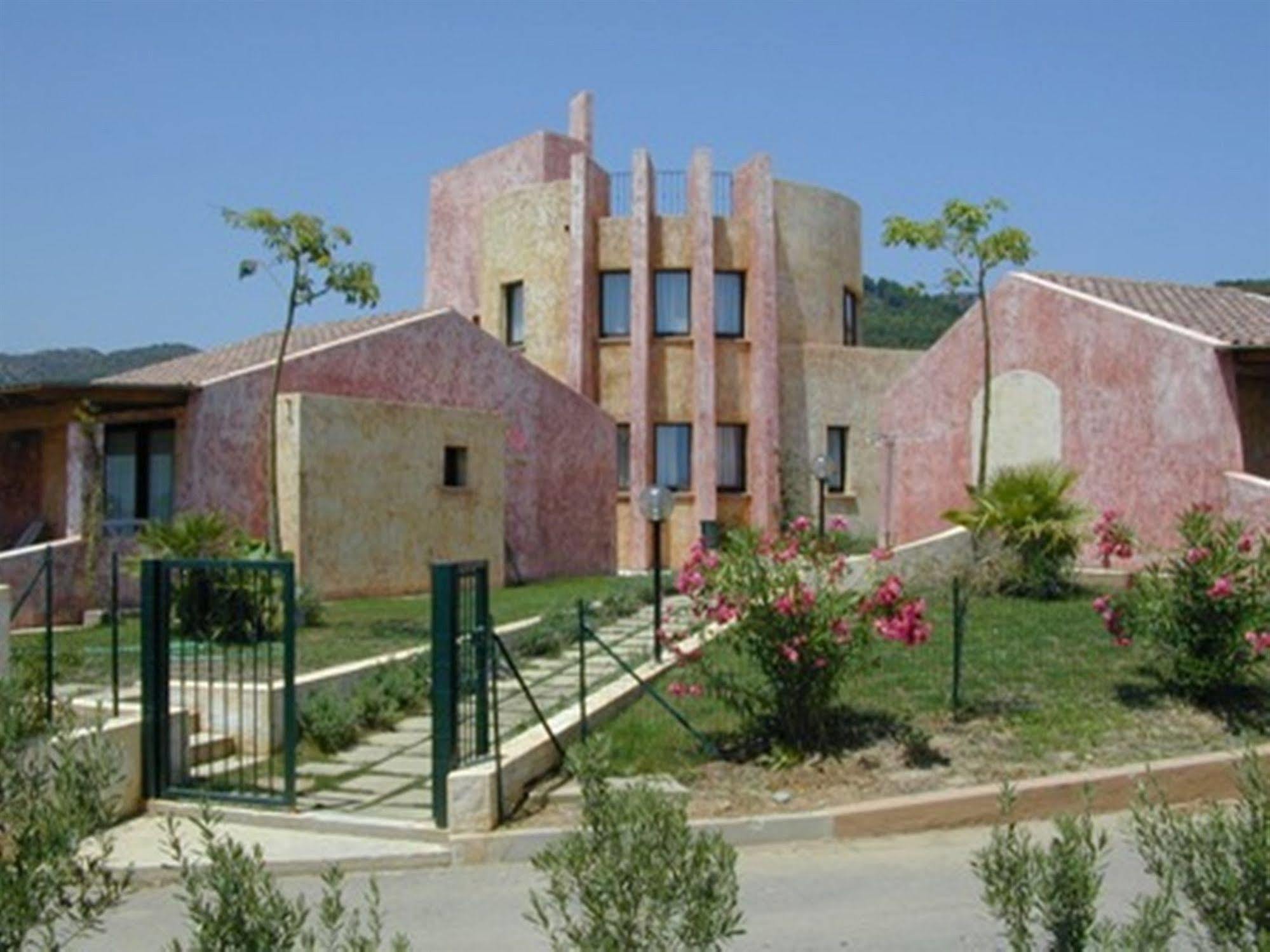 Residence Il Borgo Di Porto Corallo Виллапутцу Экстерьер фото
